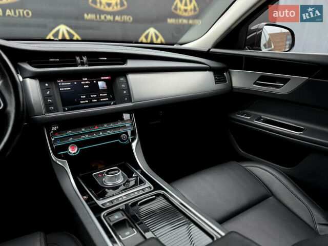 Черный Ягуар ХФ, объемом двигателя 2 л и пробегом 113 тыс. км за 17600 $, фото 18 на Automoto.ua