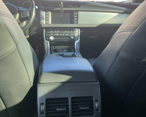 Черный Ягуар ХФ, объемом двигателя 2 л и пробегом 158 тыс. км за 17500 $, фото 18 на Automoto.ua