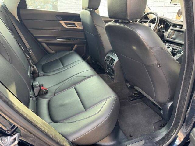 Чорний Ягуар ХФ, об'ємом двигуна 3 л та пробігом 181 тис. км за 17500 $, фото 9 на Automoto.ua