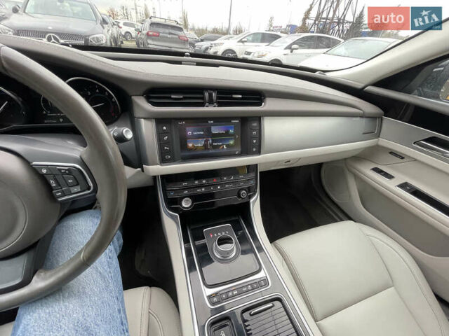 Чорний Ягуар ХФ, об'ємом двигуна 3 л та пробігом 71 тис. км за 17000 $, фото 10 на Automoto.ua