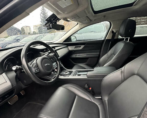 Чорний Ягуар ХФ, об'ємом двигуна 2 л та пробігом 123 тис. км за 19900 $, фото 7 на Automoto.ua