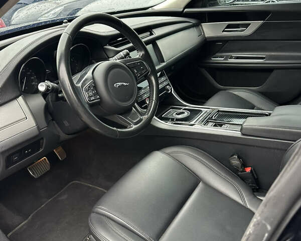 Чорний Ягуар ХФ, об'ємом двигуна 2 л та пробігом 123 тис. км за 19900 $, фото 5 на Automoto.ua