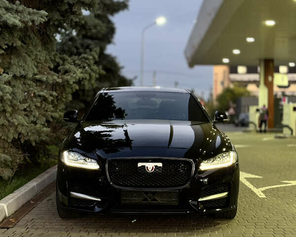 Черный Ягуар ХФ, объемом двигателя 2 л и пробегом 98 тыс. км за 19999 $, фото 1 на Automoto.ua