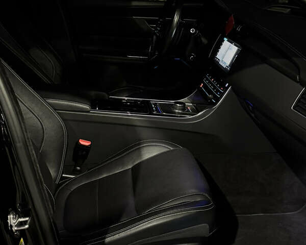 Черный Ягуар ХФ, объемом двигателя 2 л и пробегом 98 тыс. км за 19999 $, фото 19 на Automoto.ua