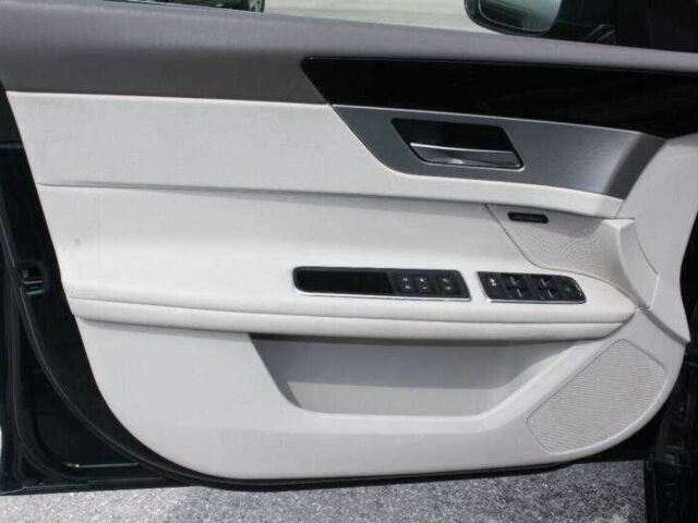 Черный Ягуар ХФ, объемом двигателя 3 л и пробегом 66 тыс. км за 3700 $, фото 7 на Automoto.ua