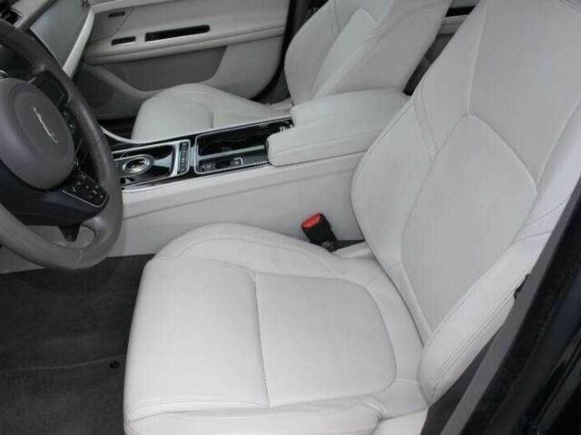 Черный Ягуар ХФ, объемом двигателя 3 л и пробегом 66 тыс. км за 3700 $, фото 9 на Automoto.ua