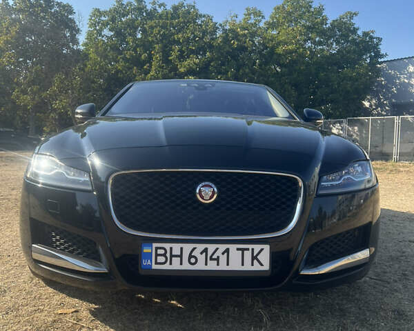 Черный Ягуар ХФ, объемом двигателя 2 л и пробегом 170 тыс. км за 24500 $, фото 1 на Automoto.ua