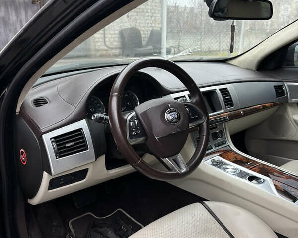 Черный Ягуар ХФ, объемом двигателя 3 л и пробегом 150 тыс. км за 8000 $, фото 4 на Automoto.ua