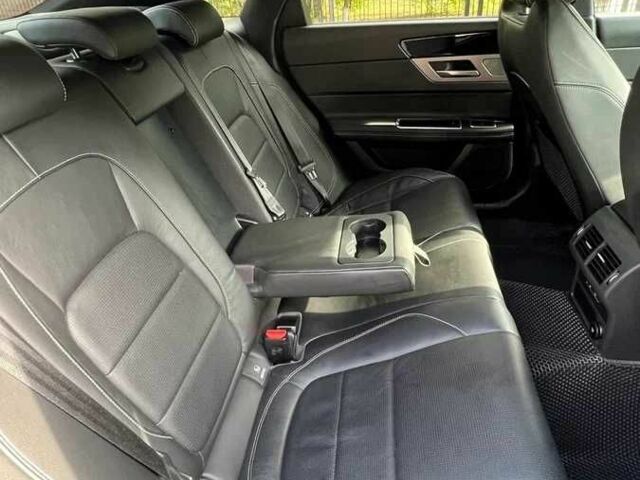 Черный Ягуар ХФ, объемом двигателя 2 л и пробегом 95 тыс. км за 15500 $, фото 7 на Automoto.ua