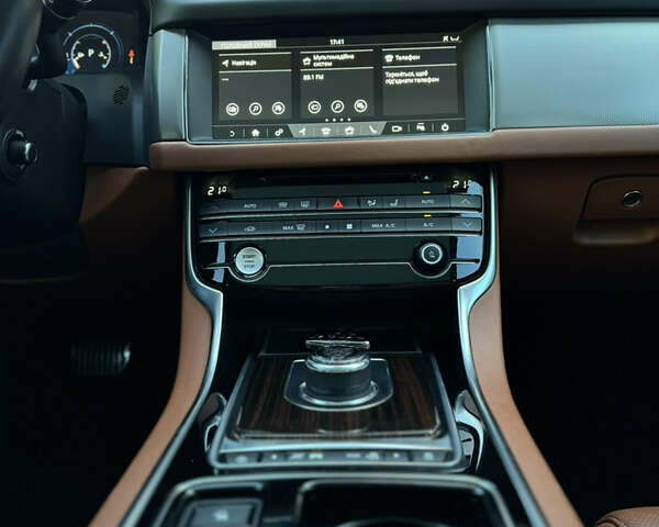 Черный Ягуар ХФ, объемом двигателя 2 л и пробегом 100 тыс. км за 26000 $, фото 23 на Automoto.ua