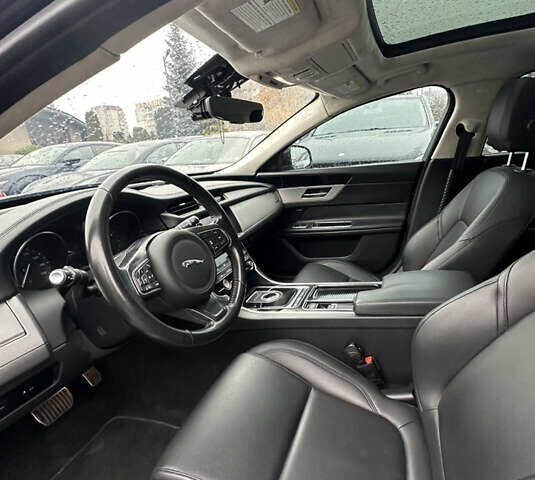 Чорний Ягуар ХФ, об'ємом двигуна 2 л та пробігом 124 тис. км за 19900 $, фото 4 на Automoto.ua