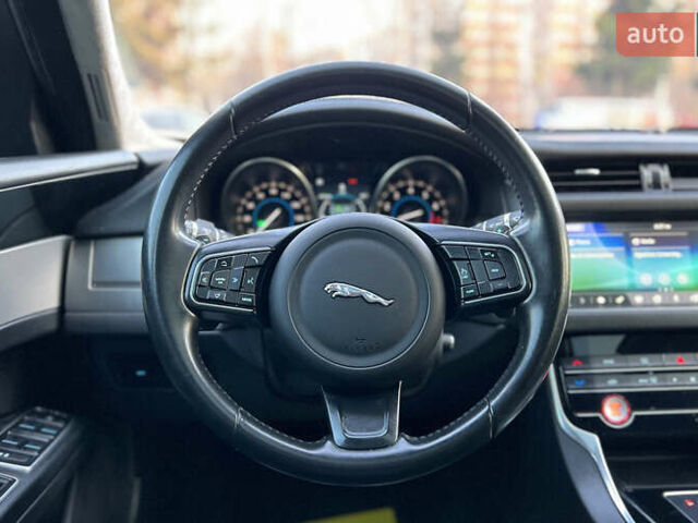 Черный Ягуар ХФ, объемом двигателя 0 л и пробегом 124 тыс. км за 20500 $, фото 9 на Automoto.ua