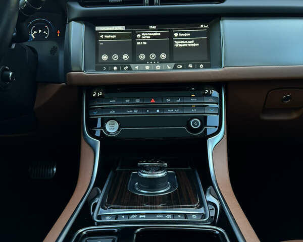 Черный Ягуар ХФ, объемом двигателя 2 л и пробегом 100 тыс. км за 26000 $, фото 24 на Automoto.ua