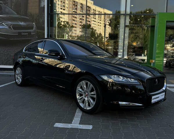 Черный Ягуар ХФ, объемом двигателя 2 л и пробегом 100 тыс. км за 26000 $, фото 6 на Automoto.ua