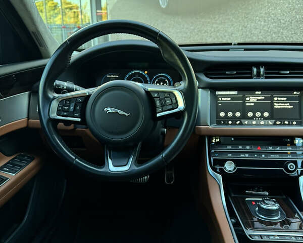 Черный Ягуар ХФ, объемом двигателя 2 л и пробегом 100 тыс. км за 26000 $, фото 27 на Automoto.ua