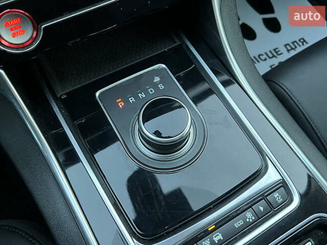 Черный Ягуар ХФ, объемом двигателя 0 л и пробегом 124 тыс. км за 20500 $, фото 15 на Automoto.ua