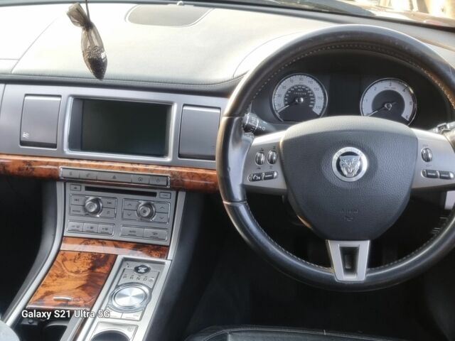 Черный Ягуар ХФ, объемом двигателя 3 л и пробегом 170 тыс. км за 38000 $, фото 3 на Automoto.ua