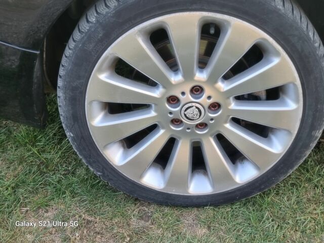 Черный Ягуар ХФ, объемом двигателя 3 л и пробегом 170 тыс. км за 38000 $, фото 4 на Automoto.ua