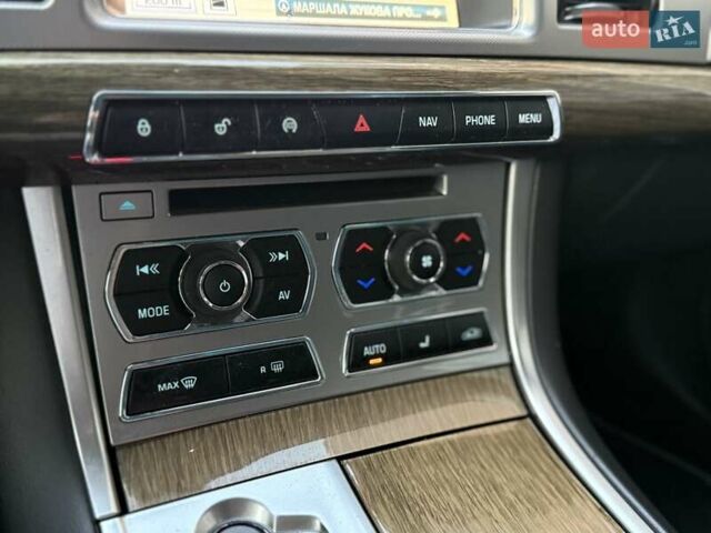 Черный Ягуар ХФ, объемом двигателя 2.18 л и пробегом 286 тыс. км за 12800 $, фото 14 на Automoto.ua