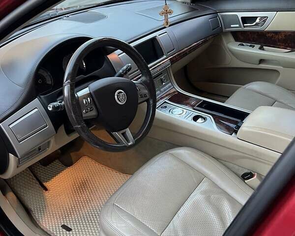 Красный Ягуар ХФ, объемом двигателя 4.2 л и пробегом 180 тыс. км за 12000 $, фото 8 на Automoto.ua
