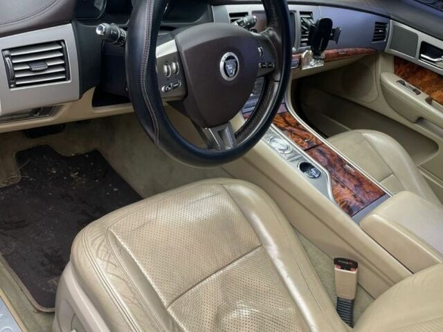 Червоний Ягуар ХФ, об'ємом двигуна 4.2 л та пробігом 3 тис. км за 9000 $, фото 4 на Automoto.ua