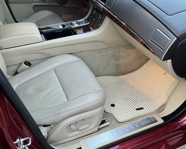 Красный Ягуар ХФ, объемом двигателя 4.2 л и пробегом 180 тыс. км за 12000 $, фото 18 на Automoto.ua
