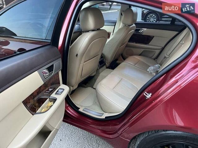Красный Ягуар ХФ, объемом двигателя 4.2 л и пробегом 180 тыс. км за 12000 $, фото 17 на Automoto.ua