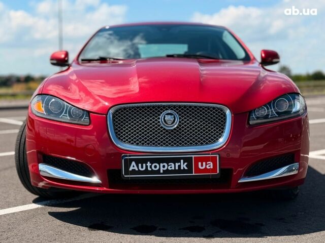 Красный Ягуар ХФ, объемом двигателя 3 л и пробегом 160 тыс. км за 16590 $, фото 1 на Automoto.ua