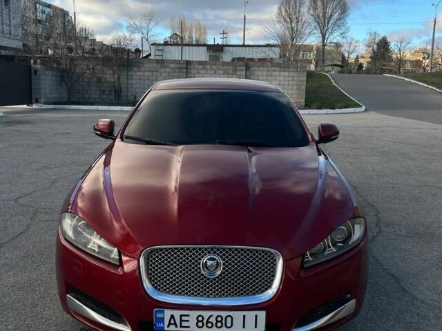 Красный Ягуар ХФ, объемом двигателя 2 л и пробегом 178 тыс. км за 10000 $, фото 1 на Automoto.ua