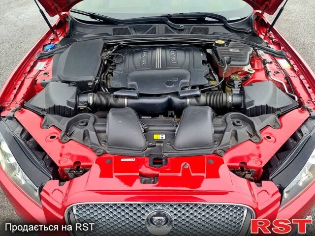 Червоний Ягуар ХФ, об'ємом двигуна 3 л та пробігом 96 тис. км за 14000 $, фото 3 на Automoto.ua