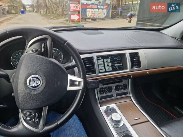 Червоний Ягуар ХФ, об'ємом двигуна 3 л та пробігом 157 тис. км за 18500 $, фото 6 на Automoto.ua