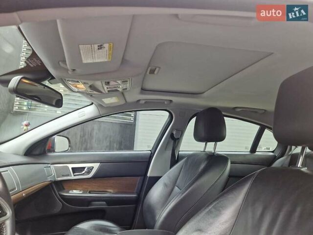 Червоний Ягуар ХФ, об'ємом двигуна 3 л та пробігом 157 тис. км за 18500 $, фото 10 на Automoto.ua