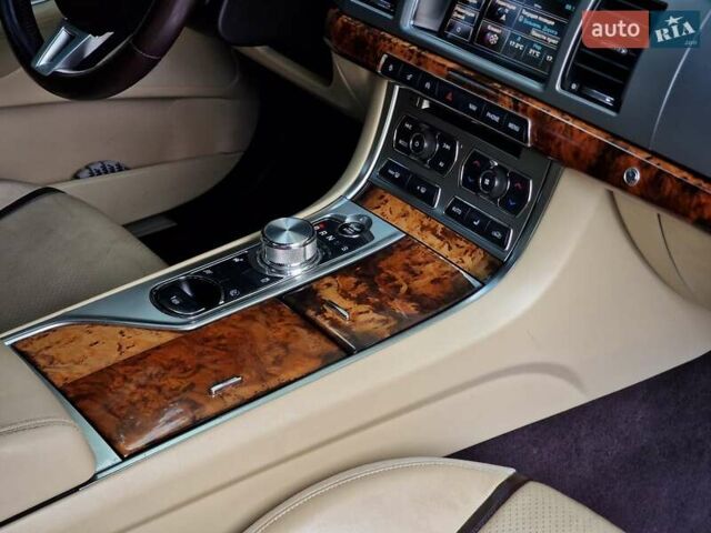 Красный Ягуар ХФ, объемом двигателя 2.99 л и пробегом 140 тыс. км за 15490 $, фото 51 на Automoto.ua