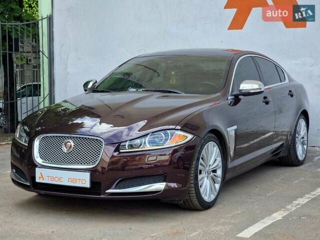 Красный Ягуар ХФ, объемом двигателя 2.99 л и пробегом 140 тыс. км за 15490 $, фото 5 на Automoto.ua