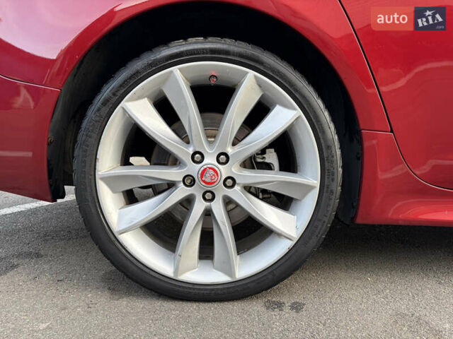 Красный Ягуар ХФ, объемом двигателя 2.97 л и пробегом 112 тыс. км за 15500 $, фото 6 на Automoto.ua