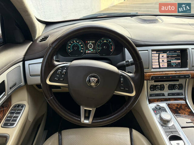 Красный Ягуар ХФ, объемом двигателя 2.97 л и пробегом 112 тыс. км за 15500 $, фото 13 на Automoto.ua