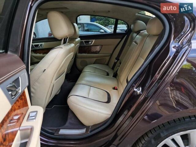 Красный Ягуар ХФ, объемом двигателя 2.99 л и пробегом 140 тыс. км за 15490 $, фото 55 на Automoto.ua