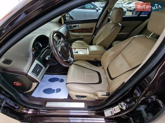 Красный Ягуар ХФ, объемом двигателя 2.99 л и пробегом 140 тыс. км за 15490 $, фото 42 на Automoto.ua