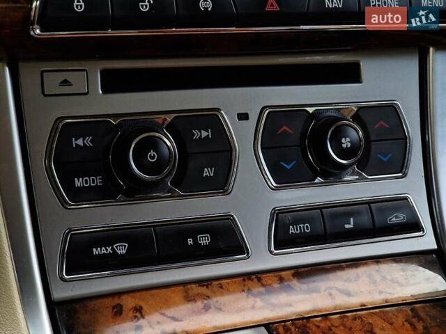 Красный Ягуар ХФ, объемом двигателя 2.99 л и пробегом 140 тыс. км за 15490 $, фото 65 на Automoto.ua