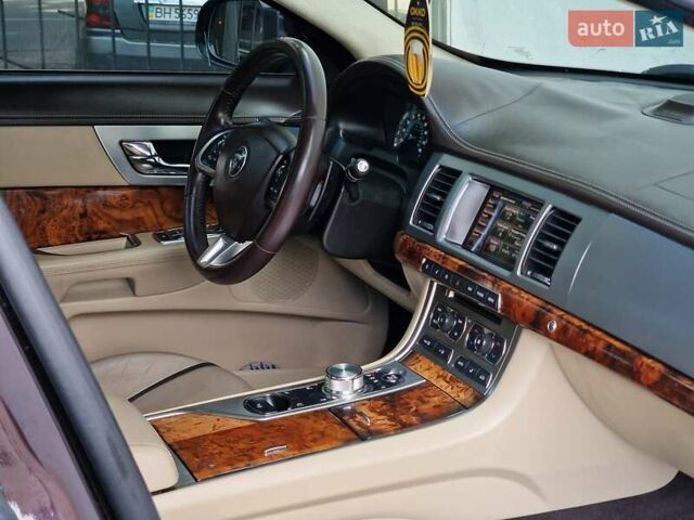 Красный Ягуар ХФ, объемом двигателя 2.99 л и пробегом 140 тыс. км за 15490 $, фото 49 на Automoto.ua