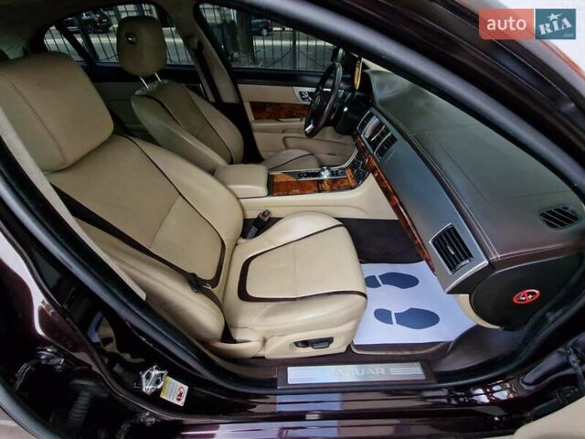 Красный Ягуар ХФ, объемом двигателя 2.99 л и пробегом 140 тыс. км за 15490 $, фото 46 на Automoto.ua