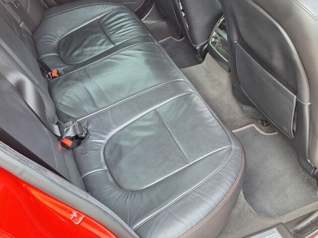 Красный Ягуар ХФ, объемом двигателя 3 л и пробегом 150 тыс. км за 15196 $, фото 2 на Automoto.ua