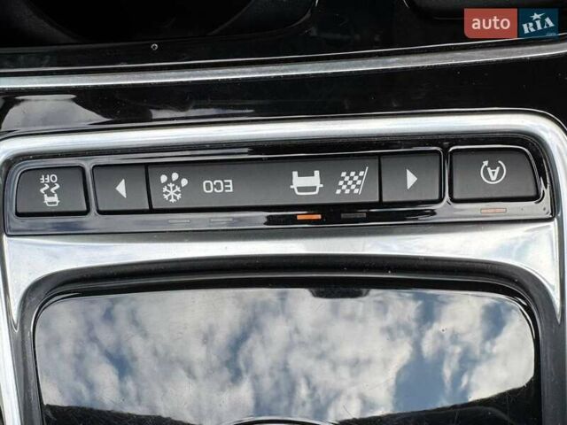 Красный Ягуар ХФ, объемом двигателя 3 л и пробегом 129 тыс. км за 15490 $, фото 18 на Automoto.ua