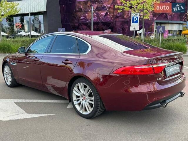 Красный Ягуар ХФ, объемом двигателя 3 л и пробегом 129 тыс. км за 15490 $, фото 4 на Automoto.ua