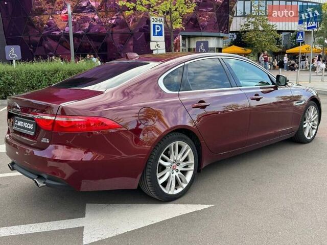 Красный Ягуар ХФ, объемом двигателя 3 л и пробегом 129 тыс. км за 15490 $, фото 6 на Automoto.ua