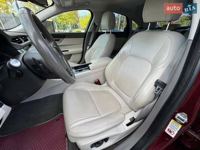 Красный Ягуар ХФ, объемом двигателя 3 л и пробегом 129 тыс. км за 15490 $, фото 7 на Automoto.ua