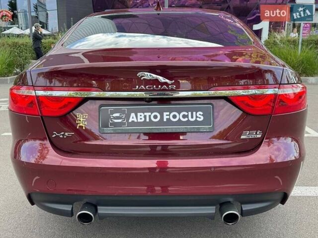 Красный Ягуар ХФ, объемом двигателя 3 л и пробегом 129 тыс. км за 15490 $, фото 5 на Automoto.ua