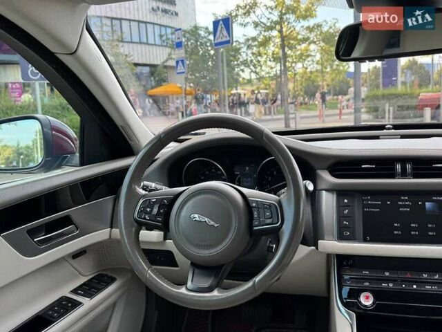 Красный Ягуар ХФ, объемом двигателя 3 л и пробегом 129 тыс. км за 15490 $, фото 12 на Automoto.ua