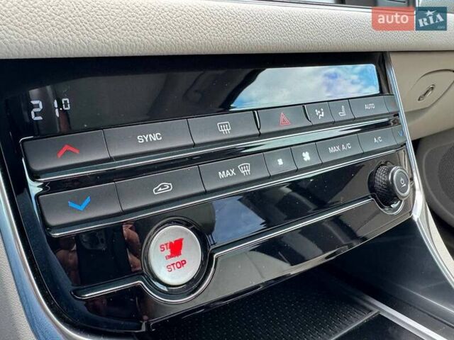 Красный Ягуар ХФ, объемом двигателя 3 л и пробегом 129 тыс. км за 15490 $, фото 25 на Automoto.ua