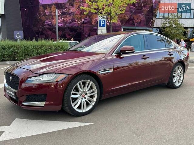 Красный Ягуар ХФ, объемом двигателя 3 л и пробегом 129 тыс. км за 15490 $, фото 2 на Automoto.ua